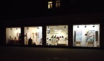 kunstschaufenster_bei_nacht.jpg